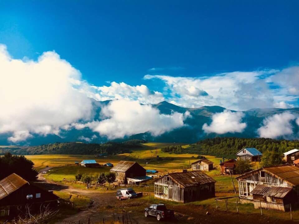 Auberge de jeunesse Tishe à Omalo Extérieur photo